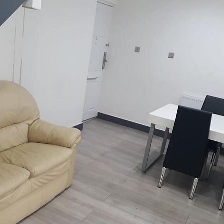 Homestay In Birmingham Sleeps 8 - Free Parking & Wifi Eksteriør bilde